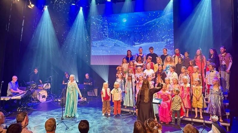 Korene på Studioscenen i Drammens teater ved en tidligere forestilling - Animagika. Foto: Privat