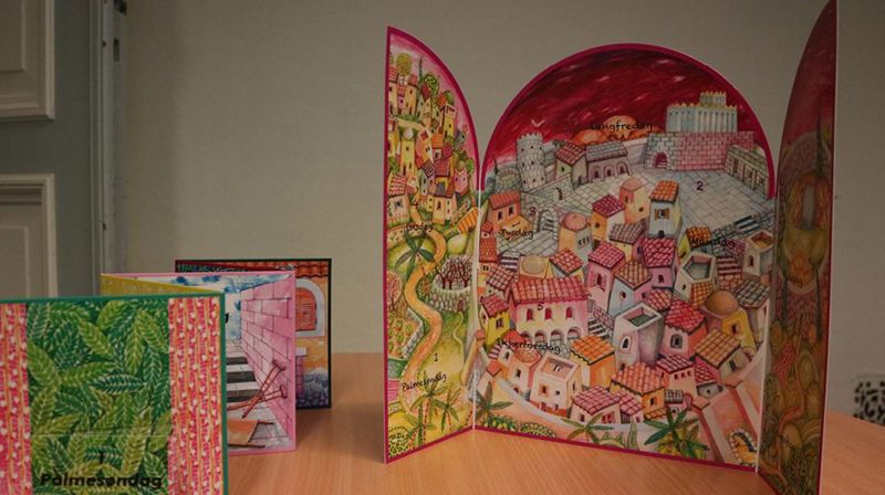 Utdeling av påskekalender, egg til å dekorere og Barnas-blader utenfor Tangen kirke 21. mars