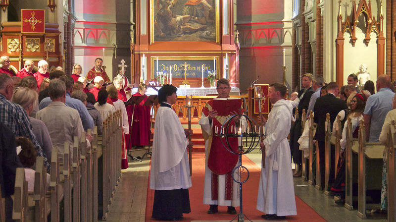 Evangelielesning i høytidsmessen pinsedag 2018. Foto: Bent A. Møller