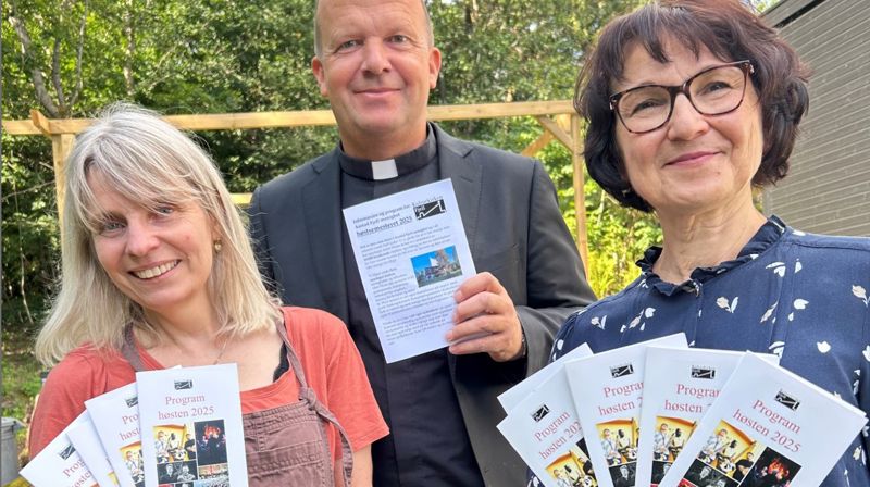 Diakonvikar Monica Brenna, sogneprest Christoffer Tjelle og kantor Galina Trintsoukova