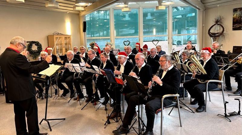 Jul med Seniorkorps og storband