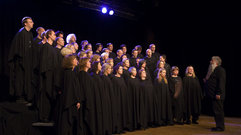 Sunnmøre Kristelege Ungdomskor (SKRUK) med dirigent Per Oddvar Hildre