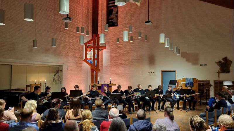 St Hallvard vgs sin elevkonsert i Fjell kirke