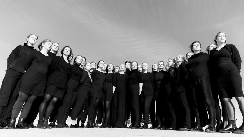 TRØST - Velkommen til stemningsfull konsert med Vokal Vivo og organist Ellinor Grimnes