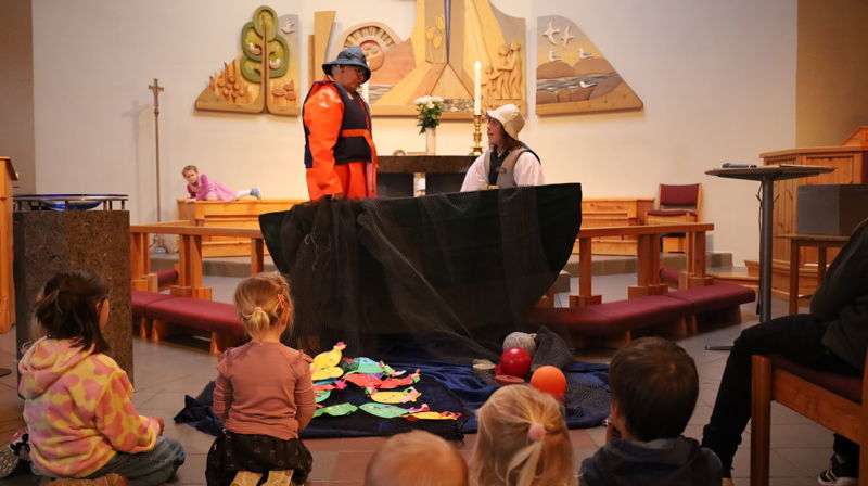 På fisketur i kirka!