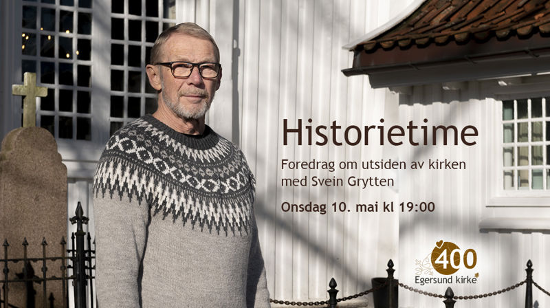 Svein Grytten holder foredrag om Hedningeholmen og området rundt kirken. Foto: Ivar Barane