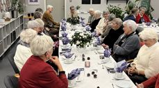 Kvinneforeningen på Eigerøy er både driftig og sosialt. Siste mandag hver måned samles damer i felleskap, der det både skapes gaver til den årlige basaren og et godt og trivelig miljø å være i.