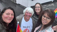 Ansatte med folkevalg og frivillig under fjorårets Pride parade.