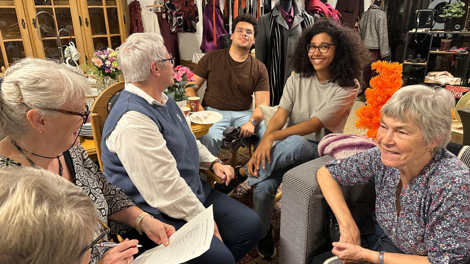 Bilde fra et arrangement for NMS Gjenbruks' frivillige, i oktober 2025.