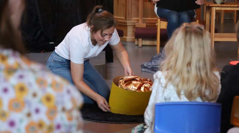 "Oi, se! Gud skaper!"