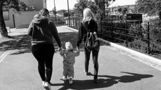 "Ros til sterke kvinner; må vi kjenne dem, må vi være dem, må vi oppdra dem."