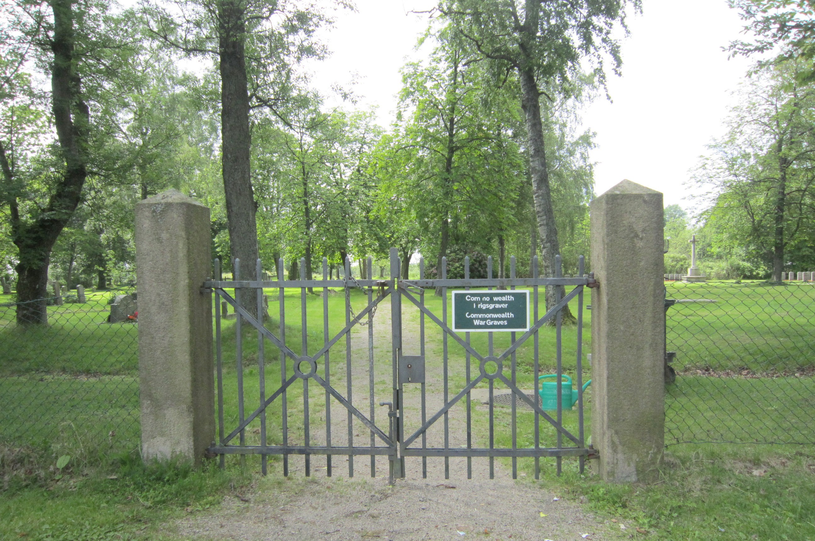 Inngangsporten til Krigskirkegården i Fredrikstad. Foto: Jan-Tore Egge (Wikipedia)