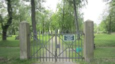 Inngangsporten til Krigskirkegården i Fredrikstad. Foto: Jan-Tore Egge (Wikipedia)