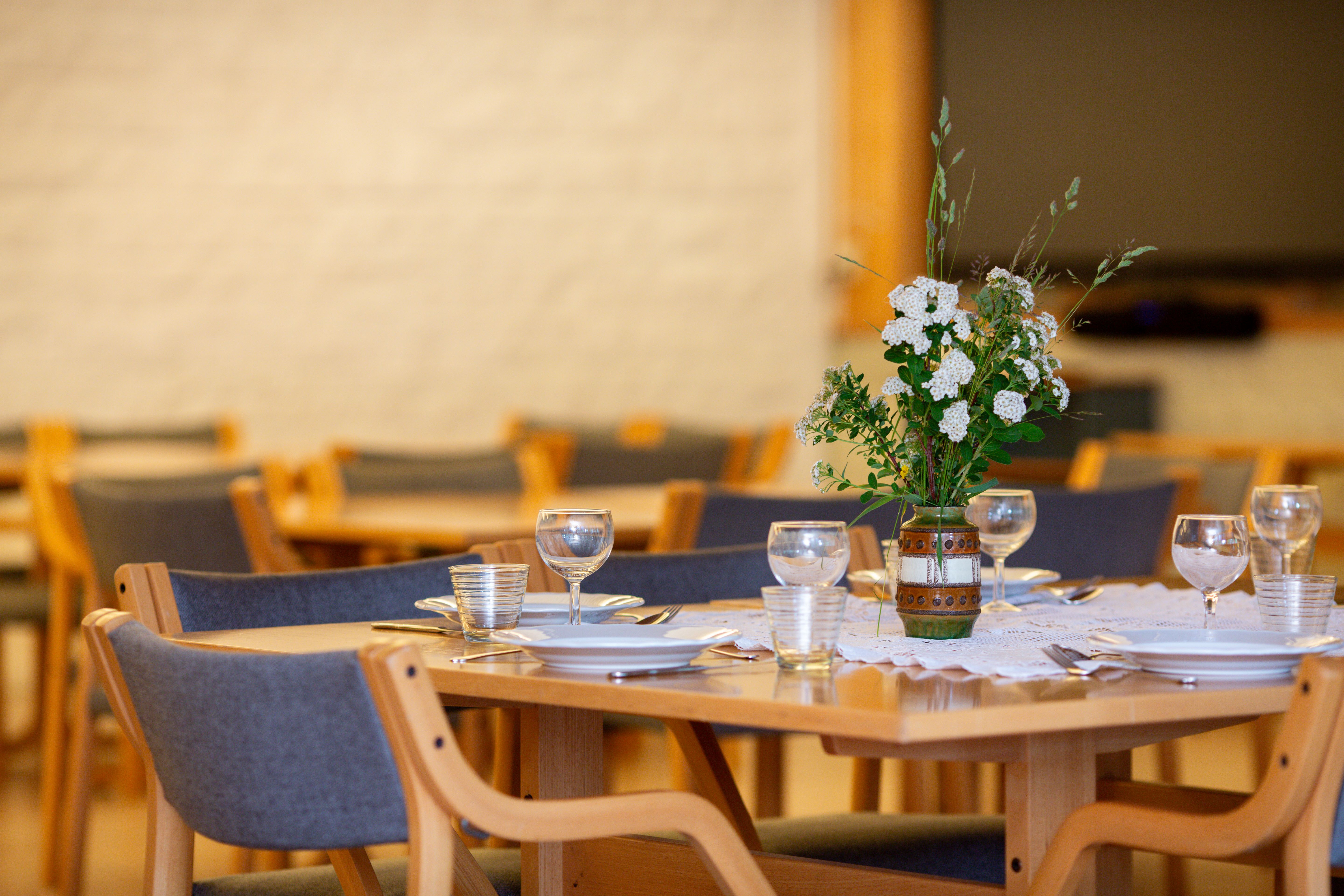 Kjølstad kirkes underetasje har romslige og praktiske lokaler. Foto: Cecilia Riis Kjeldsen.