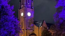 Stemningsfullt utenfor Domkirken under Stafett for livet (FOTO: Endre Fyllingsnes)