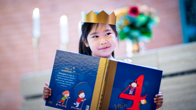 Høsttakke med 4 og 6-årsbok i Onsøy kirke.