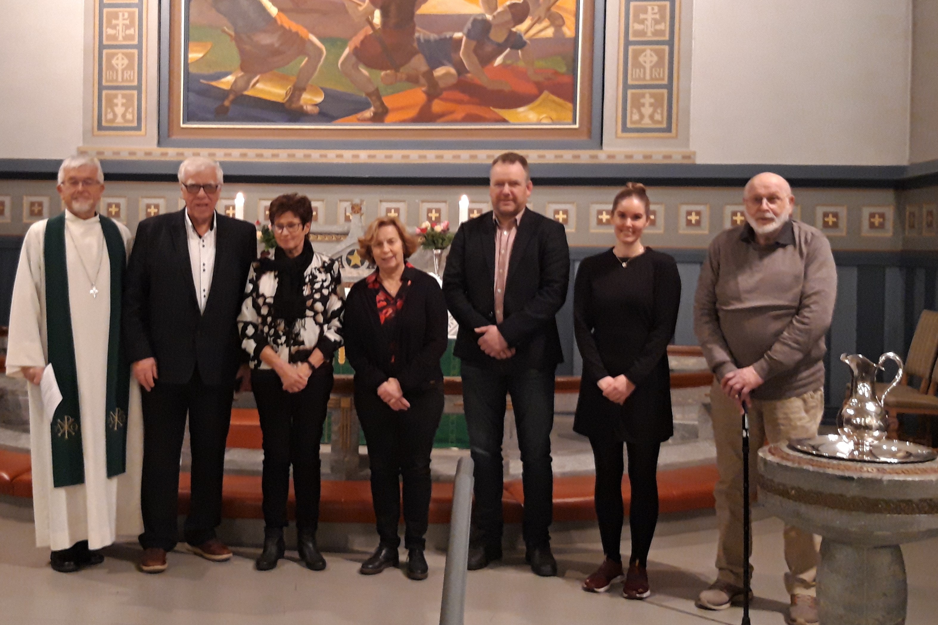 Nytt menighetsråd i Rolvsøy: På gudstjenesten 12. november 2023 ble Rolvsøys nye menighetsråd presentert, fra venstre: Runo Lilleåsen, Svein Høiden, Marit Granlund, Heidi Vassal, Arne Spydevold, Julie Marita Ljosnes og Øivind Volla (vara). Wenche Berg var ikke til stede.