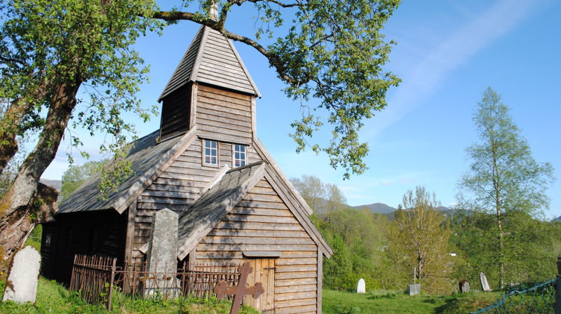 Holdhus gamle kyrkje