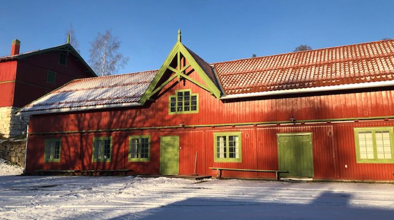 AULESTAD, Follebu. Kontakt 473 71 291.