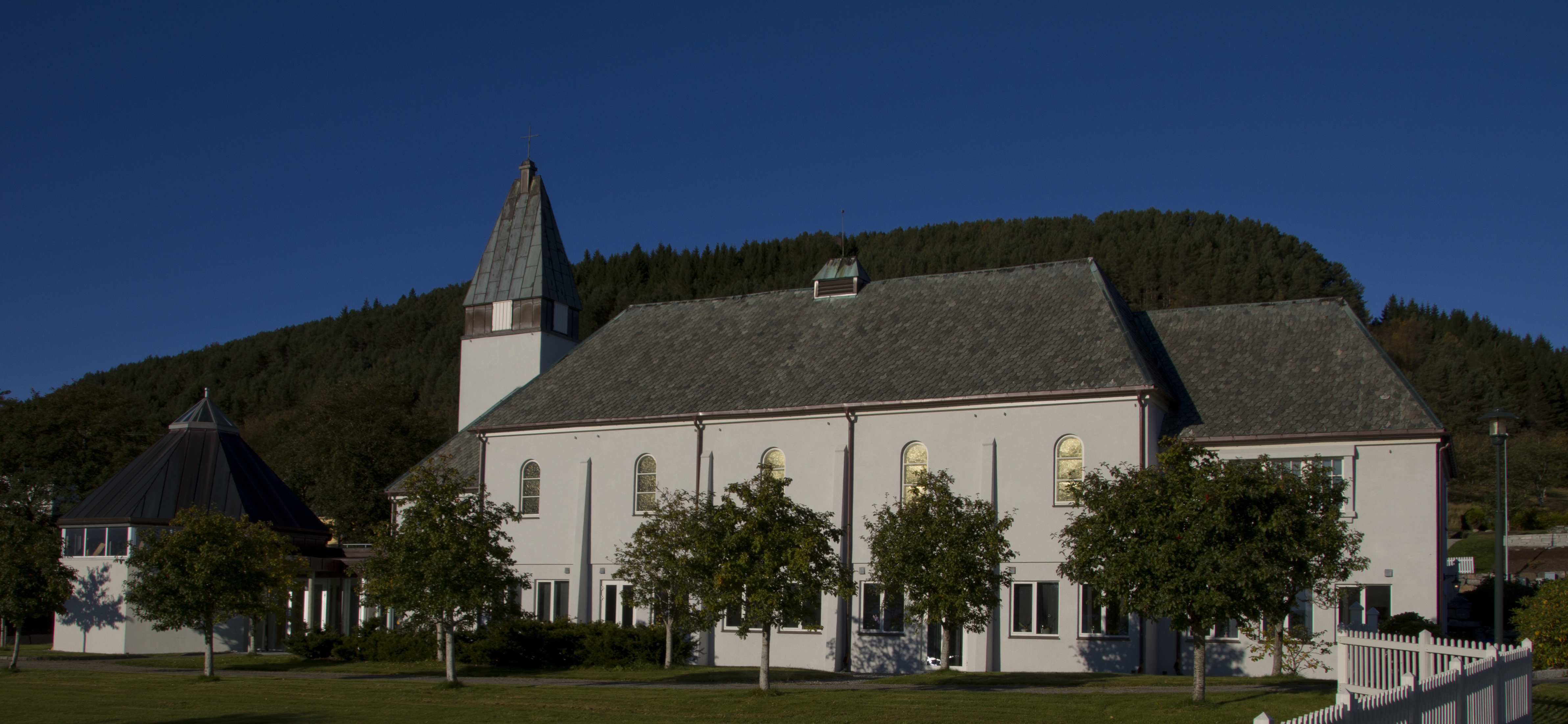 Valderøy kyrkje