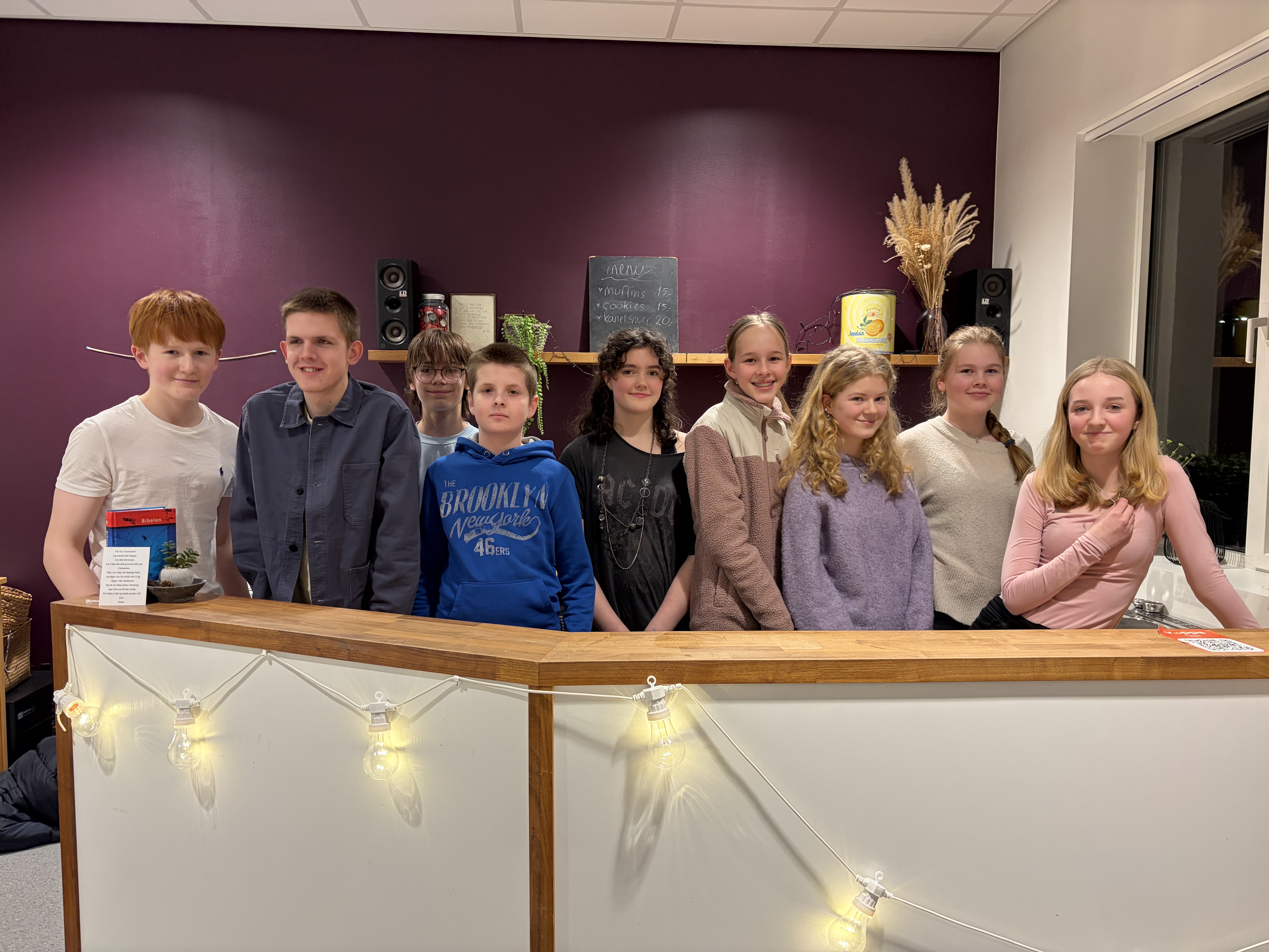 Theo Valderhaug Rønstad (f.v.), Syver Blindheim, Ole Roald Andorsen, Elias Eiken, Fride Roaldsnes Sæther, Nora Oline Magnussen, Otilie Godø-Richardsen, Tuva Kjeseth og Kornelia Runde Oksnes.