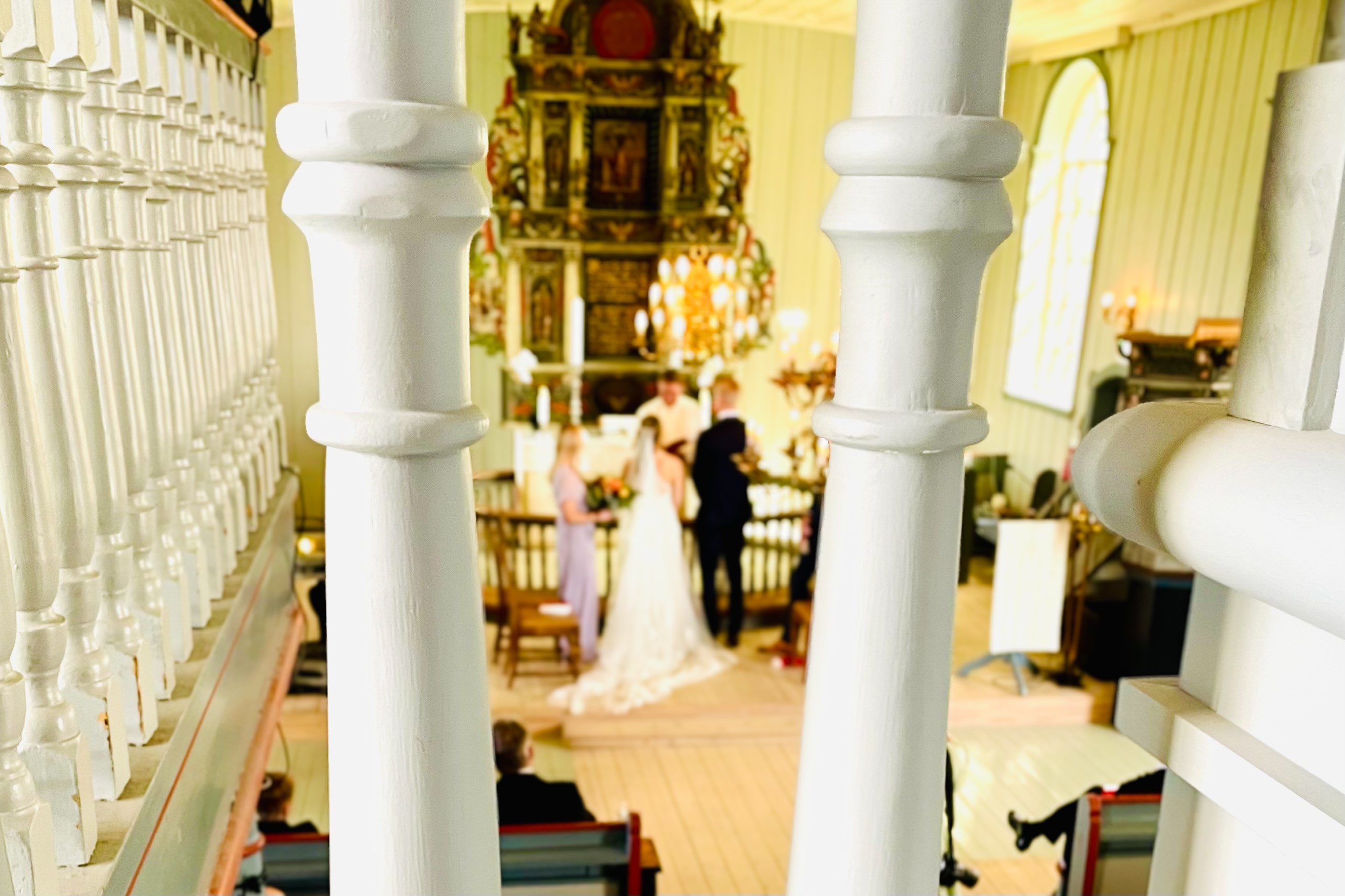 Slik foreg&#229;r et kirkebryllup