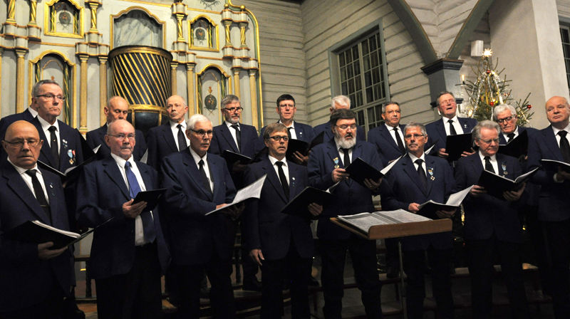 Synger jula inn- og ut i Vardal