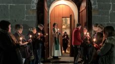 Kyndelsmessen er også en lysfest og i 2023 ble messen avsluttet med at alle gikk ut med tente lys. Kyndelsmesse kommer av det norrøne ordet kyndill, (eng. candel) som betyr fakkel eller lys. (Foto: Kari Røken Alm).