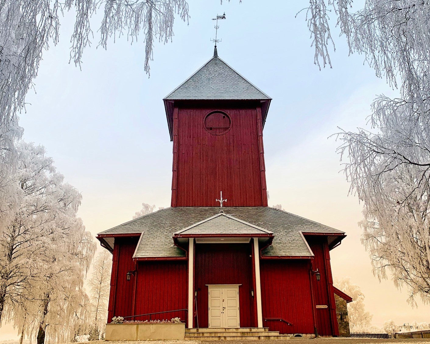 Ål kirke med rimfrost. Foto: Randi Løchsen. 