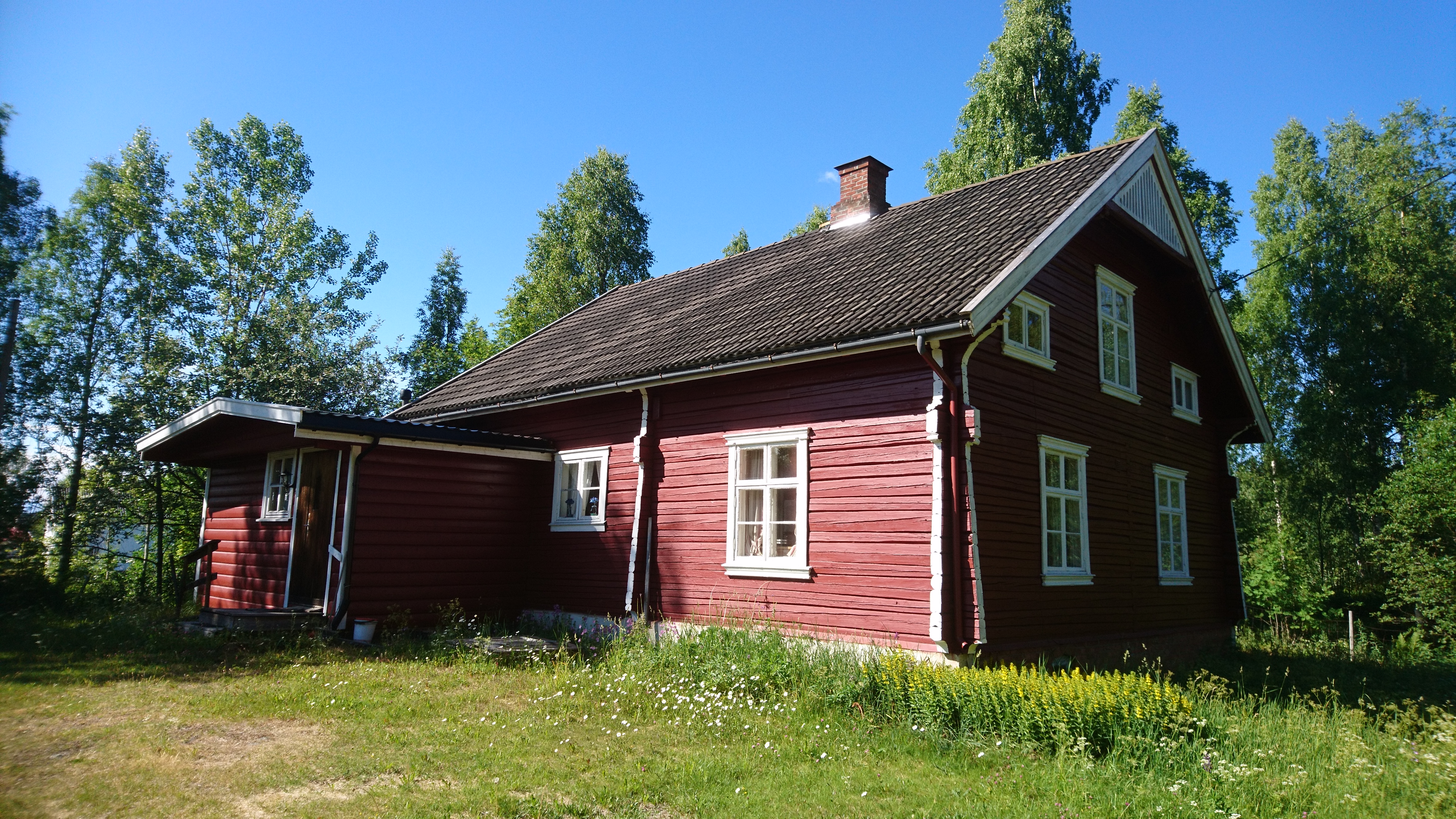 Hennung gamle skole har en interessant historie verdt å høre. Ta turen på søndag for å se huset som velforeningen på Hennung tar godt vare på. Foto: Marit Wesenberg. 