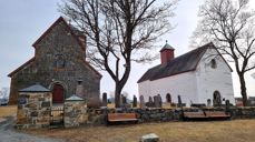 Til Maria budskapsdag 23. mars med gudstjeneste og drop-in-dåp i Mariakirken, var stillaset fjernet fra vestveggen, og kirka framsto hvit i fordums prakt (foto Ole-Jakob Dyrnes).
