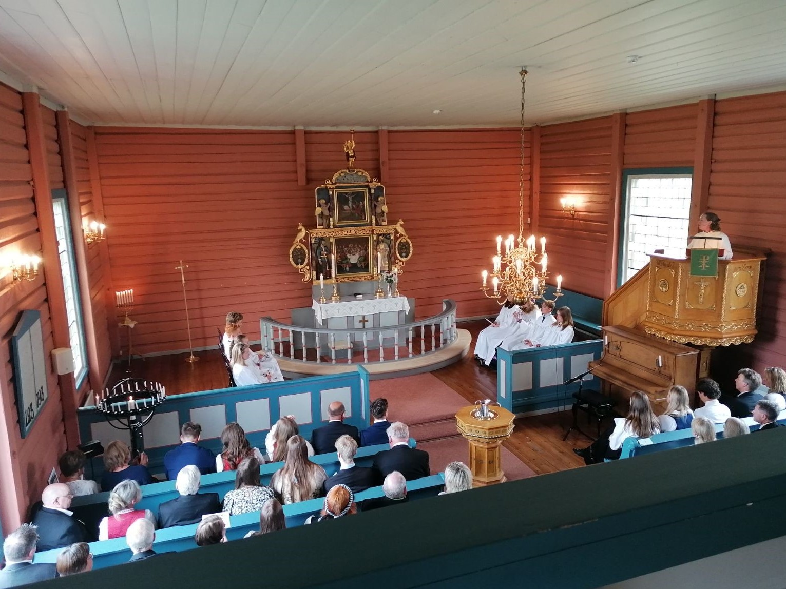 Konfirmasjonsgudstjeneste i Sørum kirke våren 2024.  (Foto: Odd Ragnar Bredviken).