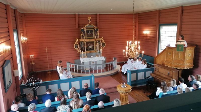 Konfirmasjonsgudstjeneste i Sørum kirke våren 2024. (Foto: Odd Ragnar Bredviken).