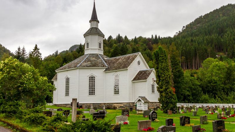 Lavik kyrkje. Foto: canthun photogroup
