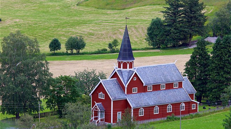 Ortnevik kyrkje. Foto: canthun photogroup