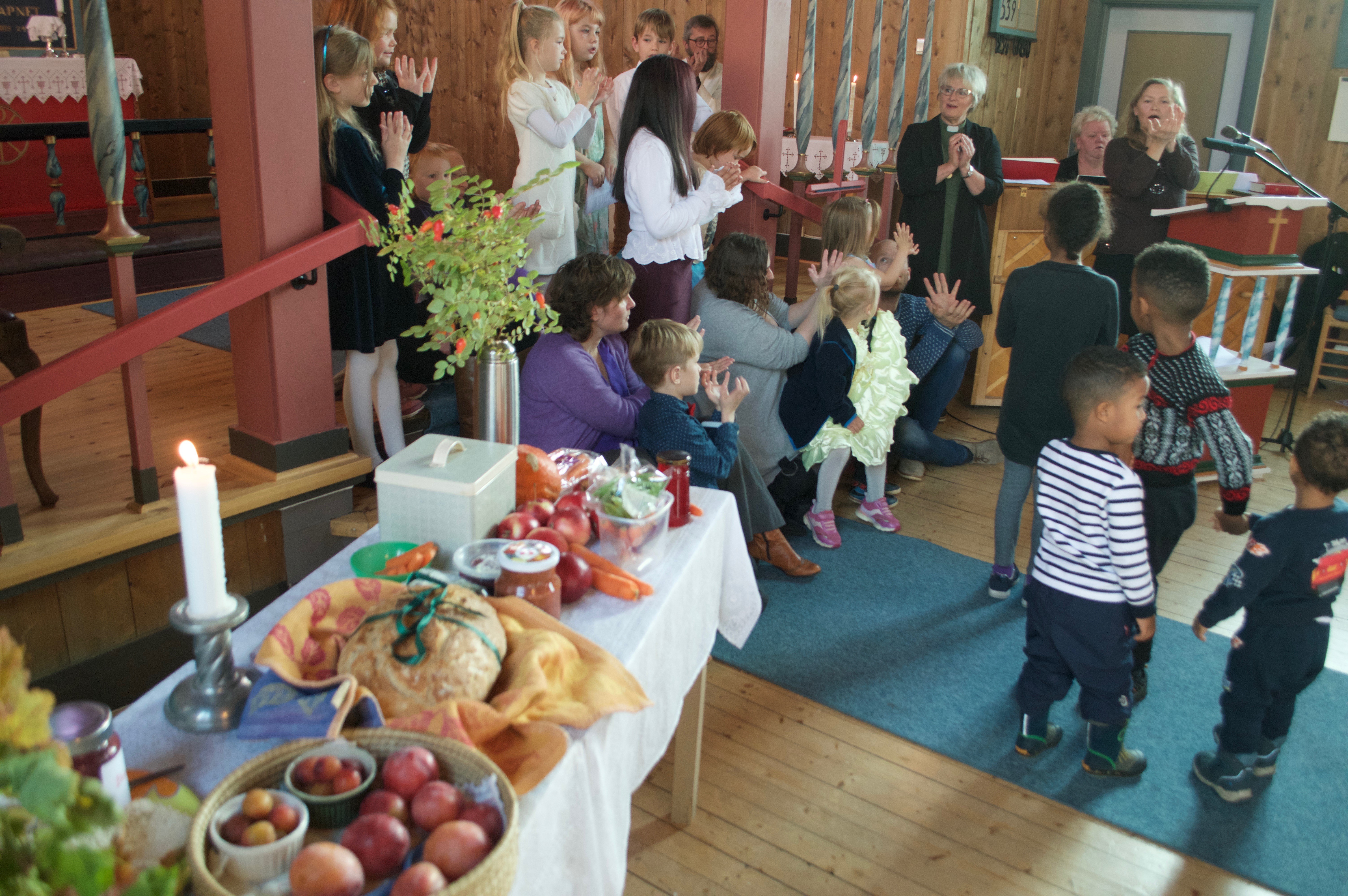 H&#248;sttakkefest i Melbu kirke