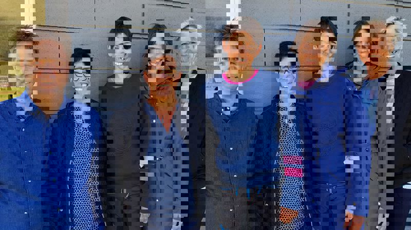 Hareid kyrkjeakademi kjem med eit nytt og spennande tilbod i Hareid. Det blir ulike samlingar med innhald som kan gi oss noko ekstra på livsvegen. I styret sitt, frå ventre; Kjartan Leer-Salvesen, Barbro Landmark (kasserar), Elisabeth Grimstad Kirkebø, Vibeke Holstad (nestleiar), Hege Tretnes (leiar). Kristian Fugleseth og Bente Andreassen Pilskog (vara) var ikkje tilstades då biletet blei tatt.