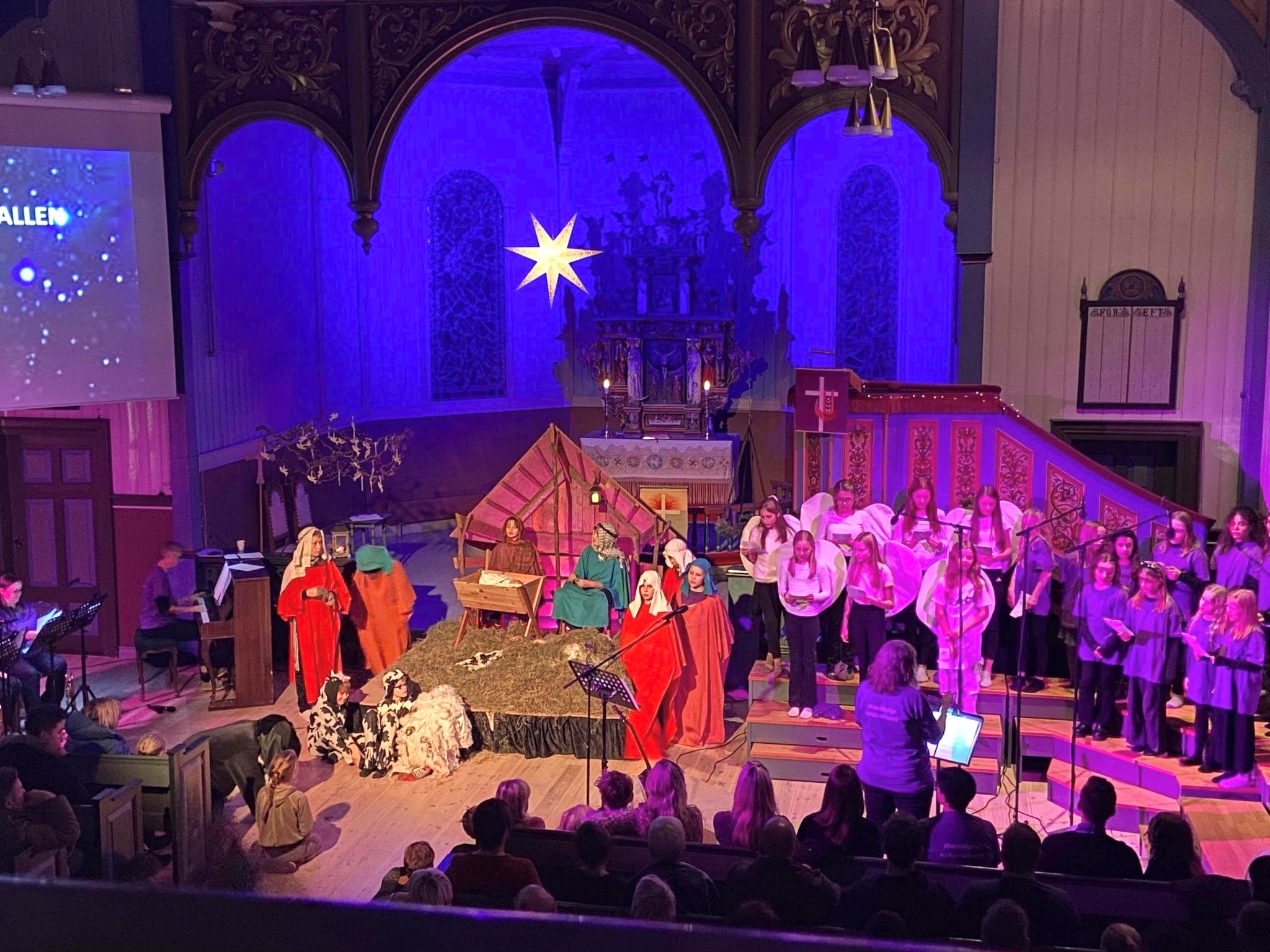 Julenatt i stallen/Hareid kyrkje (2023). Foto: Hareid sokn
