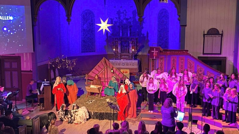 Julenatt i stallen/Hareid kyrkje (2023). Foto: Hareid sokn