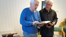 Leidulv Ø. Grimstad kom over bokkassane for nokre år sidan då han arbeidde med ei masteroppgåve, men rakk ikkje gå igjennom kassene den gong. No tek han dei i syne saman med Finn Sindre Eliassen.