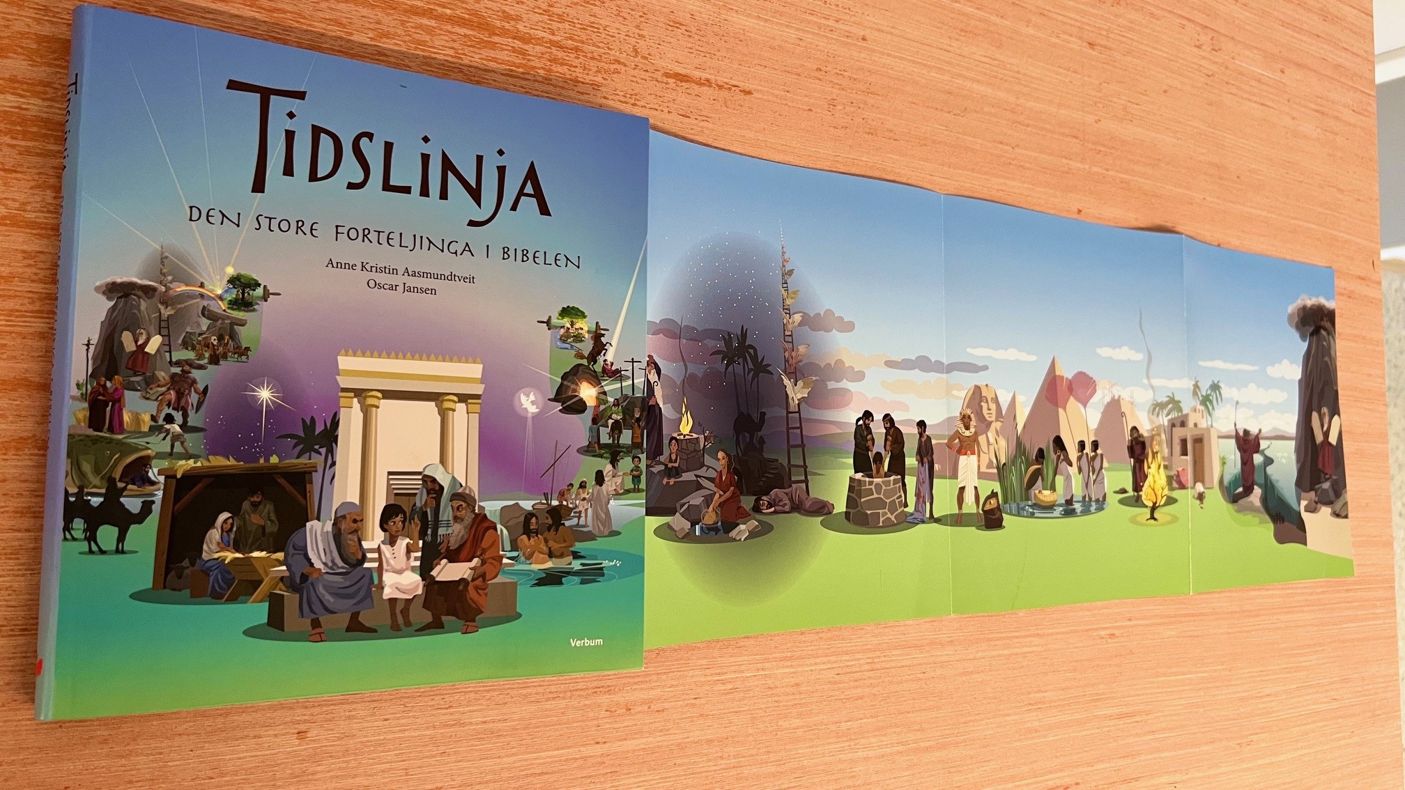 Boka "Tidslinja" som omtaler den store forteljinga i Bibelen, er ei kjekk bok som 10-åringane får i si undervisning. Foto: Hareid sokn