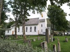 Gudsteneste i Hareid kyrkje i oddetalsveker gjennom sommaren. Foto: Hareid sokn