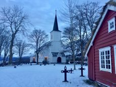 "I dette hus er himmelen tilstede og paradisets dører står på klem. For dette er et hellig sted på jorden og den som kommer hit er kommet hjem" (Kristin Solli Schøyen)