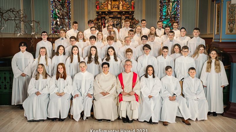 Heile konfirmantkullet 2020/2021, bildet blei tatt etter samtalegudstenesta 25. april 2021. Foto: Victoria Rinde