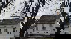 Kun inviterte kan ta del på gravferder i kyrkja, så lenge restriksjonar om maks 50 personar i kyrkja. Foto: Hareid sokn