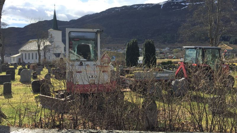 Ein kyrkjegard treng stell og omsorg. Kom å bli med på felles vår-dugnad