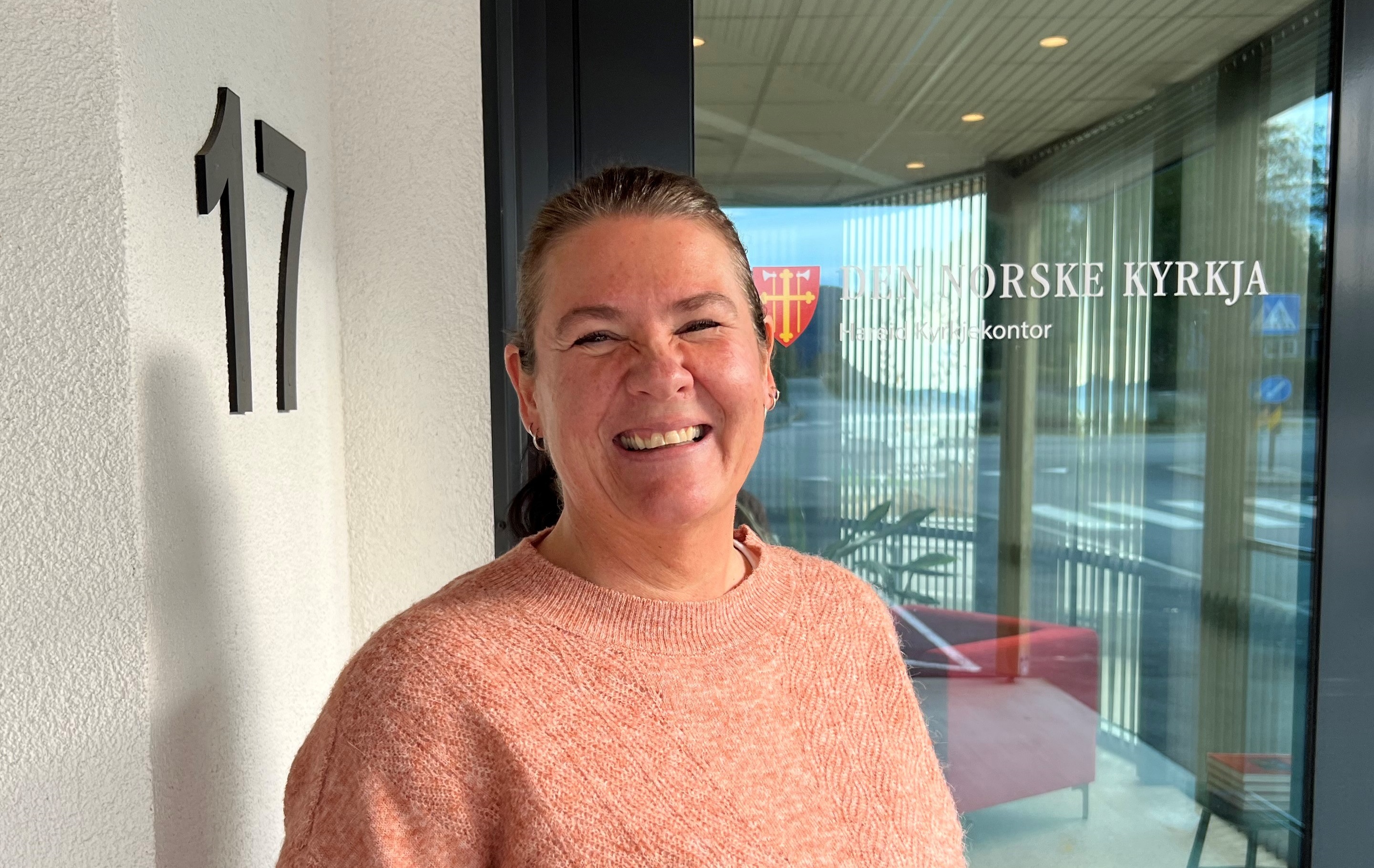 Annette Knudsen startar i november i stillinga som kontormedarbeidar i Hareid sokn. Foto: Hareid sokn