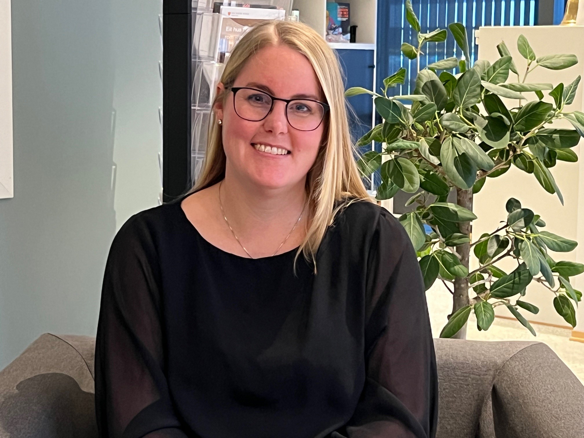 Vår nye kollega og kyrkjelydspedagog Heidi-Beate Siring Grimstad tek til i stilling som kyrkjelydspedagog den 6. januar 2025. Vi ønskjer ho varmt velkomen! Foto: Hareid sokn