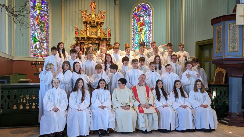 Konfirmantar i Hareid kyrkje 2024. Foto: Hareid sokn