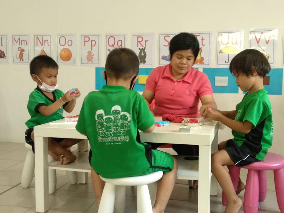 VIL DU  HJELPE BARN OG UNGE UT AV FATTIGDOM OG GI MULIGHET TIL UTDANNING?   Vipps til 16290 (Hareid sokn), hugs å merk med "Misjonsprosjekt".